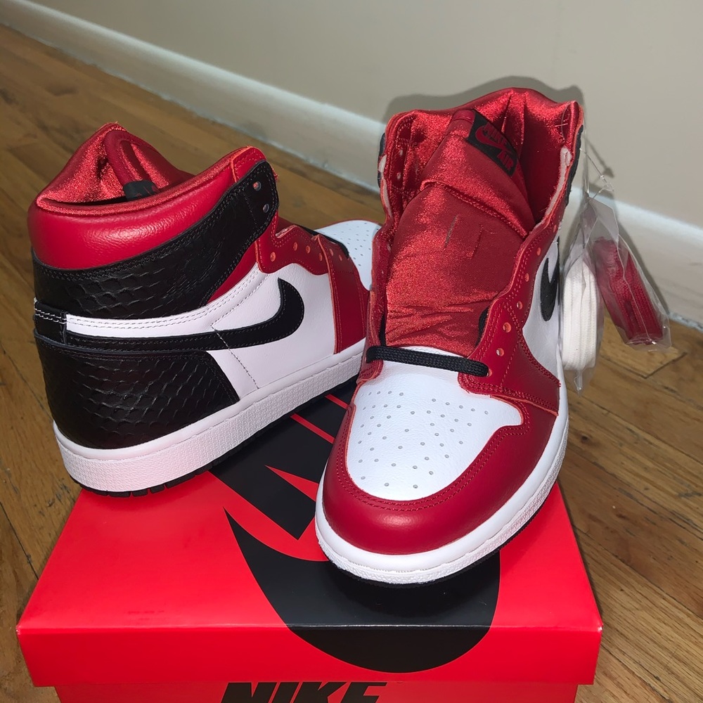 Retro 1 OG Snakeskin (Size 8W, 6.5 Men’s)